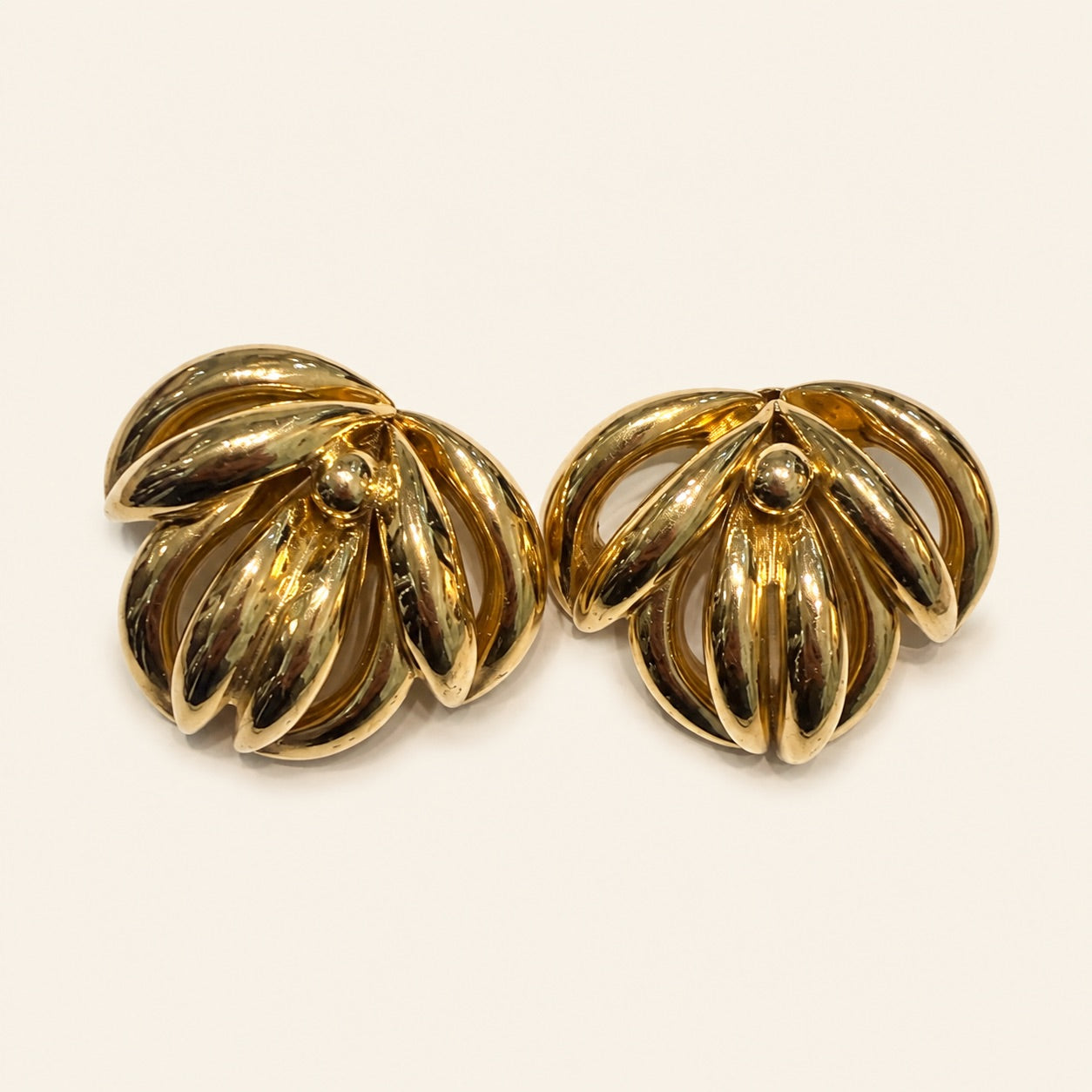 Vintage Gold Palm Avon Earrings