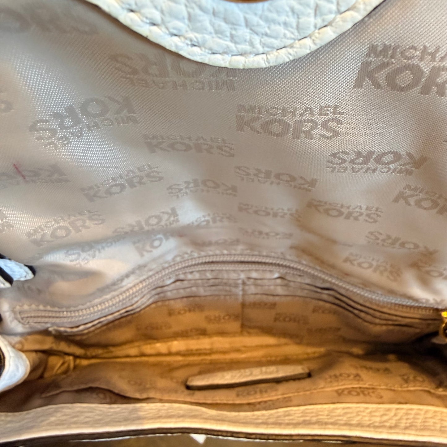 Michael Kors Hamilton Whipped Shoulder Bag – Optic White