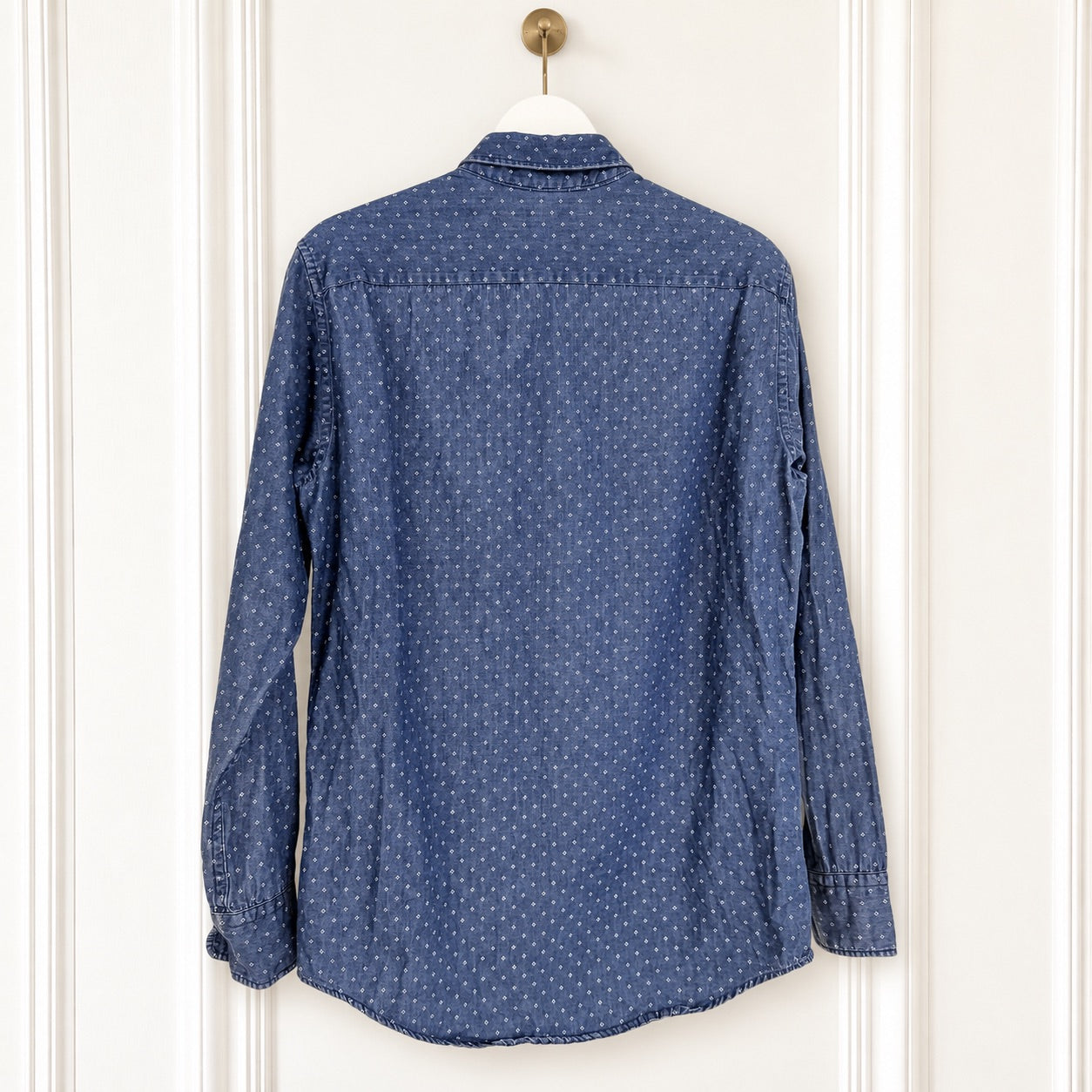 UNIQLO Blue Micro-Print Chambray Button-Down Shirt | Size Medium