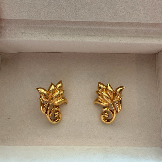 Vintage Gold Tone Sculptural Floral Earrings
