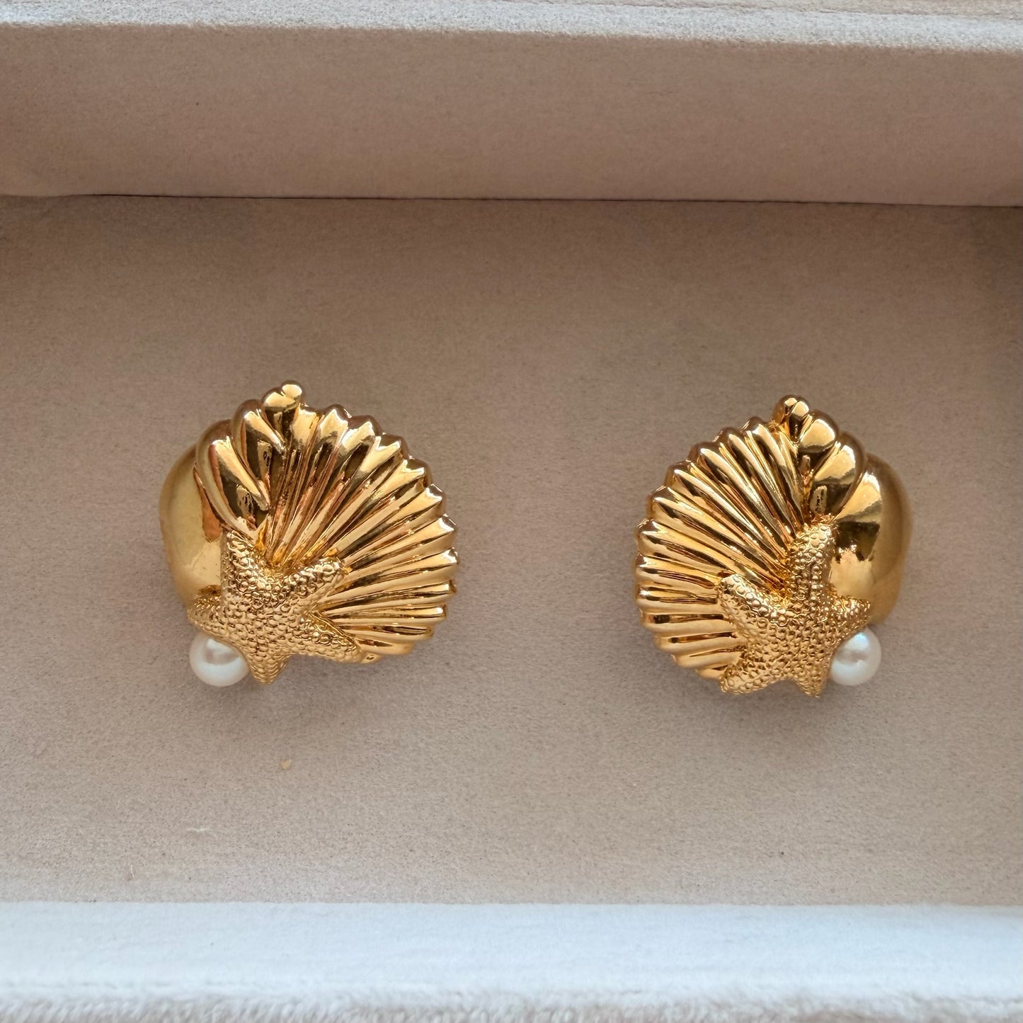 Vintage Gold Tone Seashell & Starfish Statement Earrings with Faux Pearl